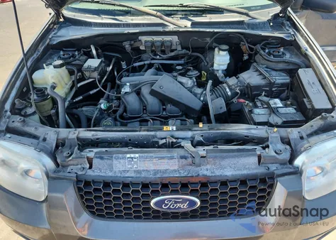 2005 Ford Escape Xlt from USA, damaged, VIN 1FMCU03195KB09277